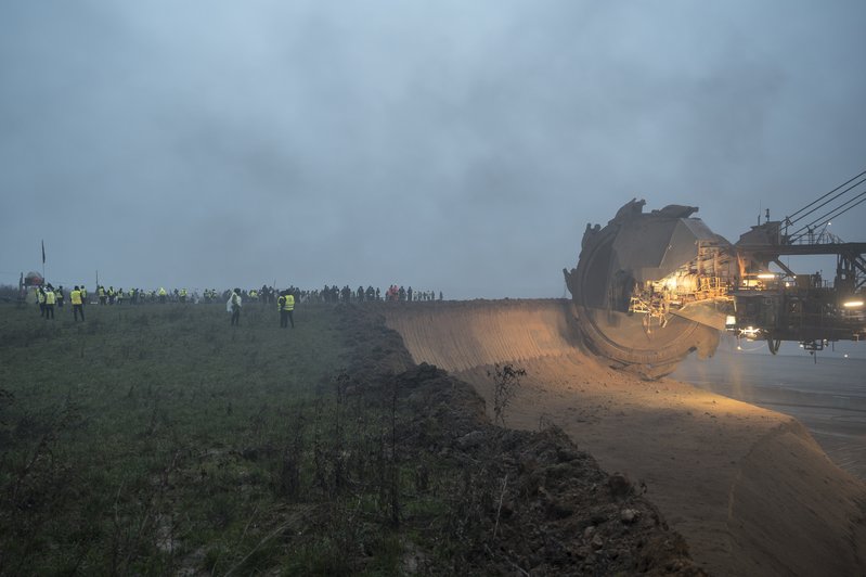 9f047817-d67a-45d6-950a-394e2c589438